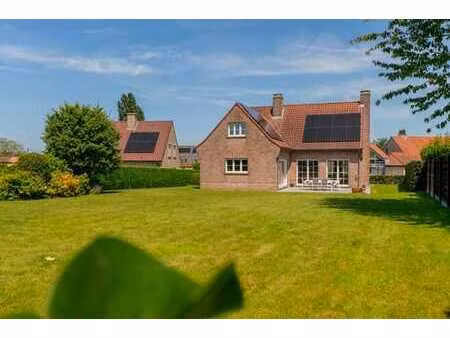 villa individuelle avec 3 chambres et un jardin orienté plei