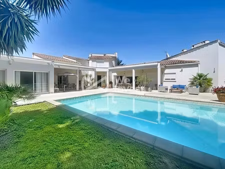 villa de luxe à vendre à la grande-motte