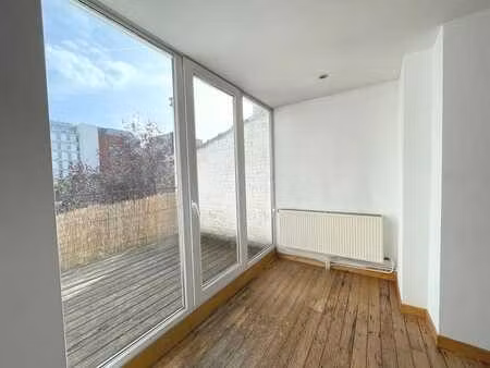 cinquantenaire! appartement meublé  1 chambre avec terrasse