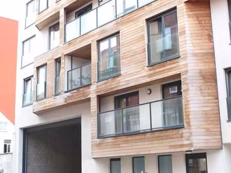 appartement 2 chambres et parking à molenbeek-saint-jean