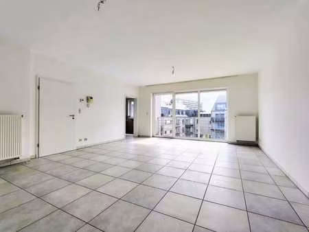 à proximité du shopping de woluwe et de l'école européenne