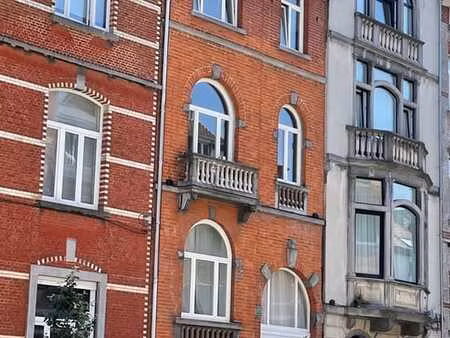 bascule  beau studio dans quartier calme et recherché
