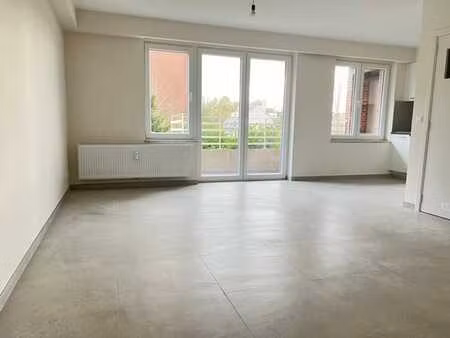 grand studio +/- 45m² + terr. entièrement rénové 2024