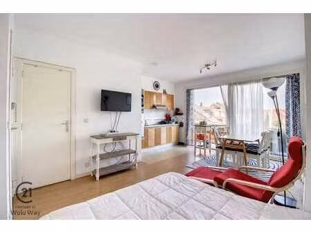 tomberg | charmant studio meublé avec terrasse