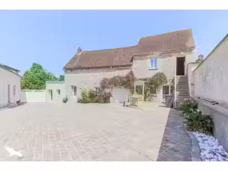 maison en pierre de 9 pièces principales