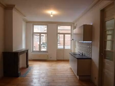 st gilles  appartement 2 ch. + grande terrasse