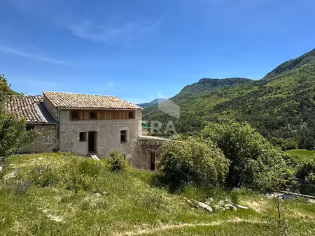 maison à vendre dans un environnement calme à 25 minutes de sisteron