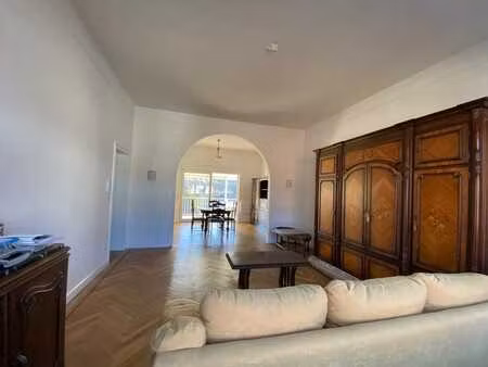 spacieux appartement 2 ch. meublé