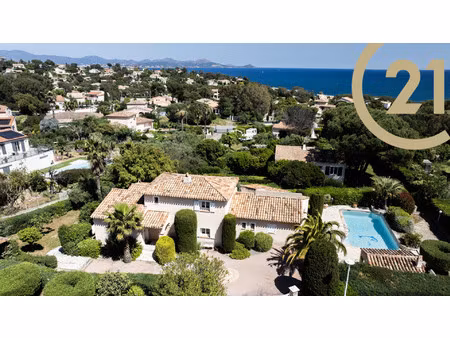 villa de luxe à vendre à les issambres