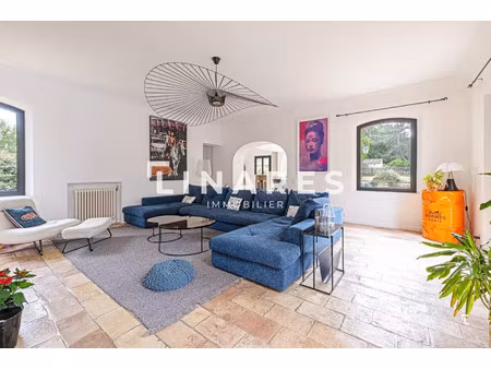 maison de luxe à vendre dans le quartier granettes-jauberte-sainte anne