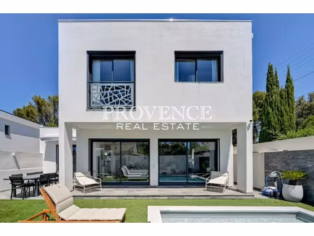 maison de luxe à vendre dans le quartier les trois lucs