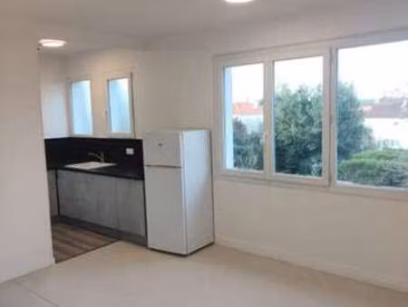 location appartement 2 pièces à la roche-sur-yon le bourg sous la roche (85000) : à louer 