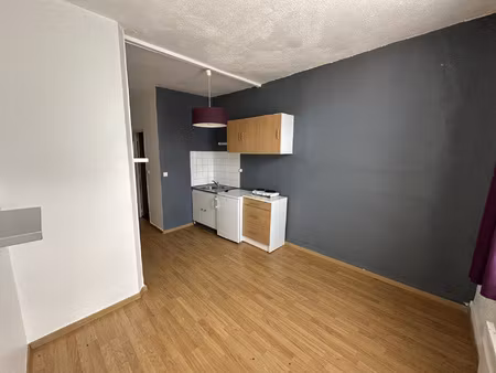 immeuble de rapport 4 studios et un local commercial proche
