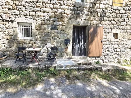 gîte meublé 2 à 4 personnes de 36m2 dans bâtisse en pierre