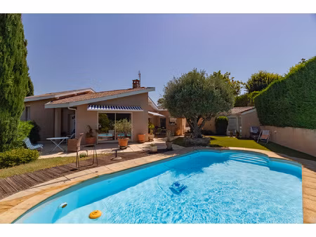 villa t6 avec jardin et piscine 26760 beaumont les valence
