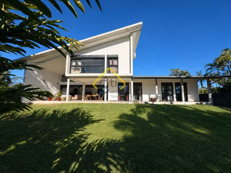 villa f7 contemporaine -- 240 m2 -- bord de mer  deuxième lign