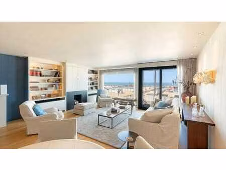 exclusif : spacieux appartement avec vue frontale sur la mer