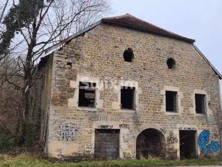 terrain avec bâtiment ancien