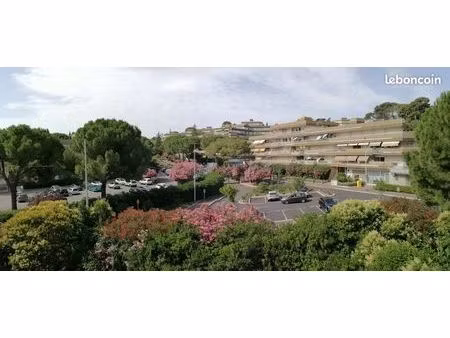 vends studio 27 m² + balcon 14 m² + cave 9 m² + parking