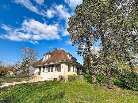 maison 7 pièces 204 m²