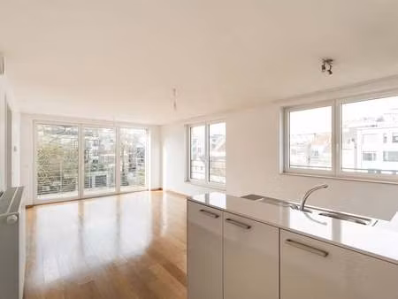 appartement à louer à auderghem € 1.200 (lpnmw) - latour & petit bxl location | zimmo