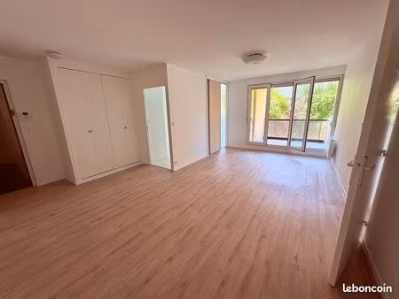 reims hyper centre libergier : t2 renove calme de 60 m2 habitables
