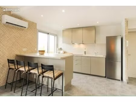 à louer : appartement t2 meublé et rénové proche bord de mer