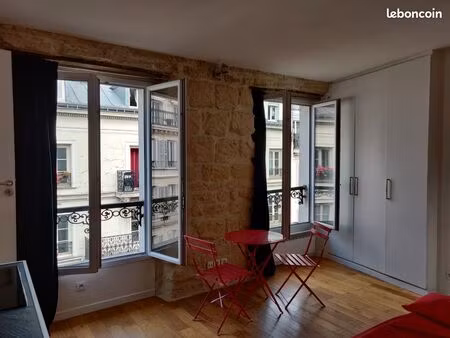 charmant studio  à paris 9e