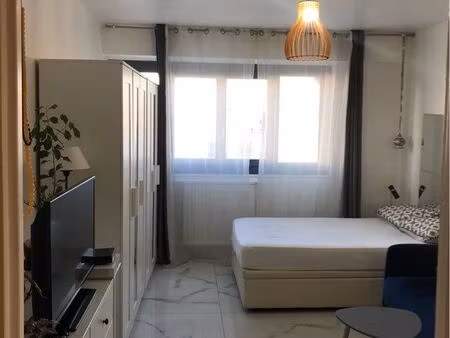 studio lumineux paris 75019