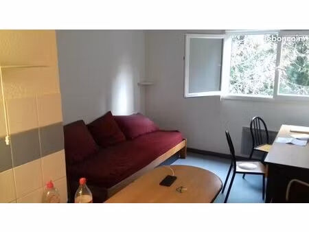 studio faculté de lettres disponible