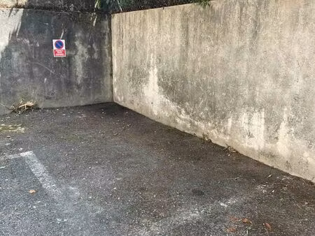 place parking proche tram