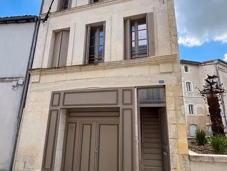 appartement sur 3 niveaux - 58 m²