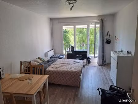 studio 27m2 au pied utc guillaumat / escom