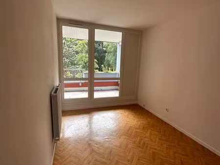 grand t2 à louer à hellemmes avec balcon et parking