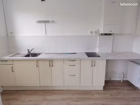 location t1 bis rénové en centre-ville