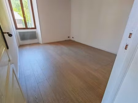 bel appartement f3 refait à neuf (65 m2) traversant  très lumineux