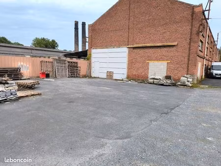 grand entrepôt brut de 500 m²