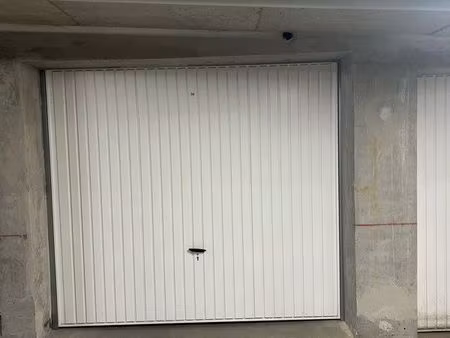 location garage box fermé – résidence sécurisée – disponible immédiatement