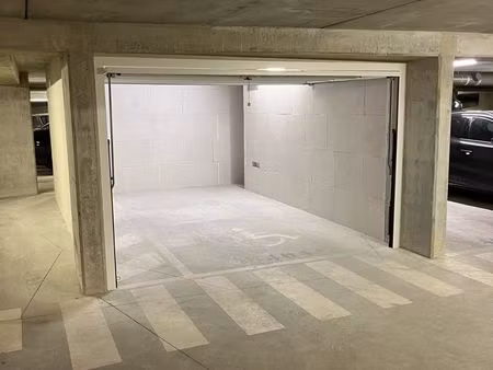 box à louer de 20m2 à jouy-le-moutier