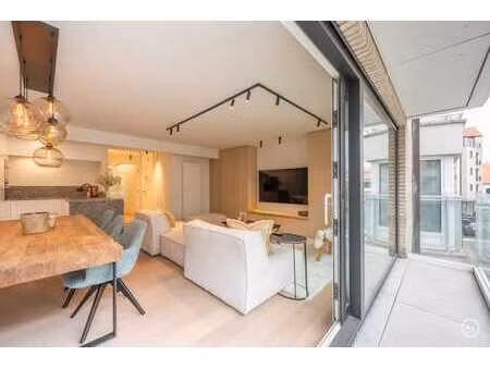 magnifique appartement spacieux de 2 chambres avec une bell