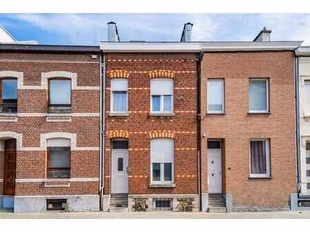 belle maison 2 façades à vendre à stembert !
