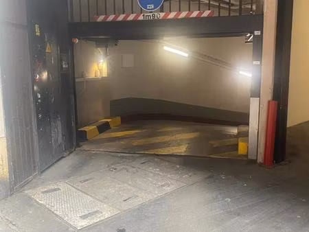bastille - la roquette / parking sécurisé