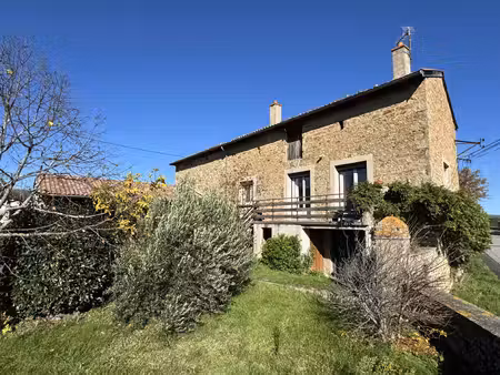 propriété en pierre avec potentiel de rénovation
