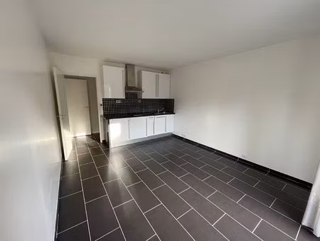studio vide de 28.28m² - paris 15
