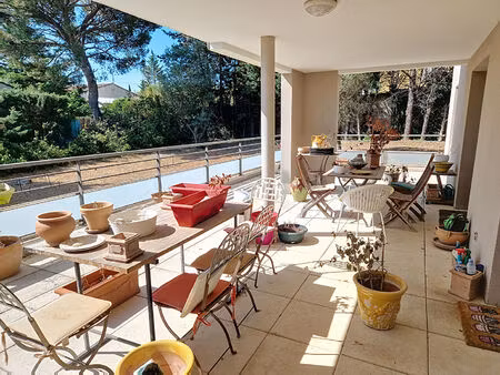 appartement les angles 2 pièce(s) 70 m2  terrasse de 54 m²  garage et parking.