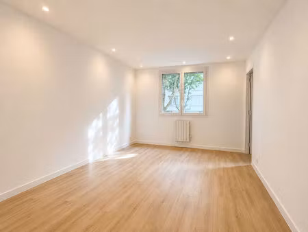 malakoff - appartement 2 pièces 36 24m2 vide (cave + stationnement libre)