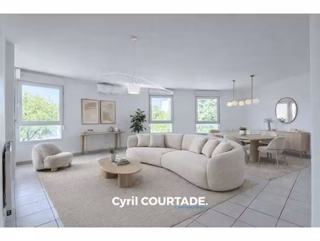 nîmes  dpt gard (30)  appartement de 101 m² lumineux  entièrement rénové - terrasse 8 m²