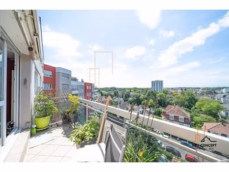 * strasbourg - très grand f2 unique de part sa vue  surplombant la ville de strasbourg !!