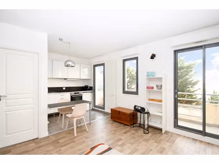 croissy sur seine - studio de 28.45 m2 - residence recente - ascenseur - 12 mn rer - 3 mn 