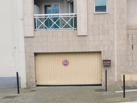 nice-rue de france: a vendre place de parking dans résidence